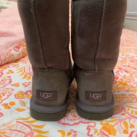 Women’s Ugg Classic Short II - Picture 3 of 7